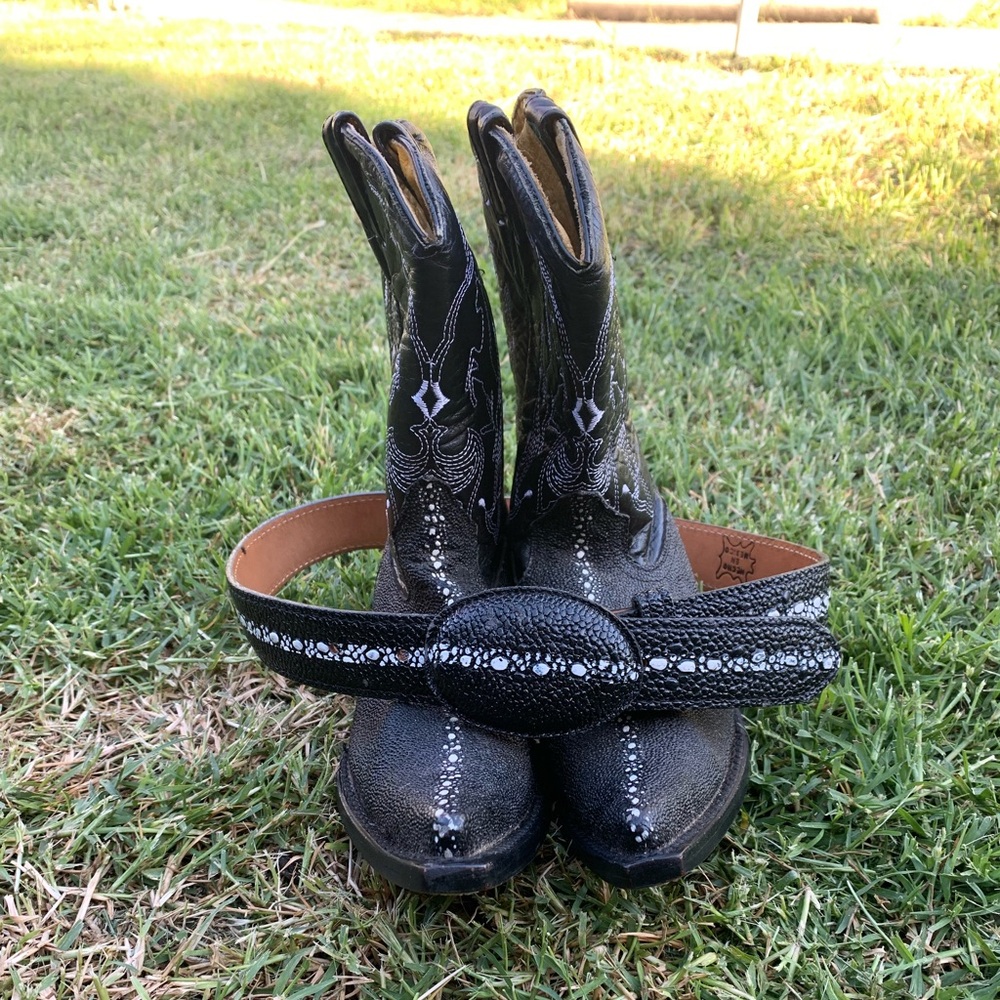 Kids leather boot with matching belt size 4.